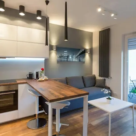 Cozy With Garden Prestigious Location * 克拉科夫