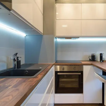 Cozy With Garden Prestigious Location Apartman