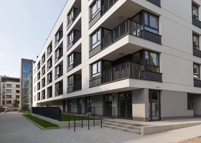 شقة Cozy With Garden Prestigious Location