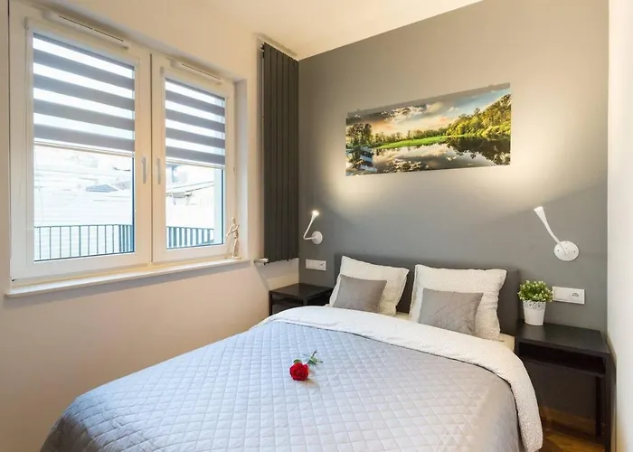 Cozy With Garden Prestigious Location *