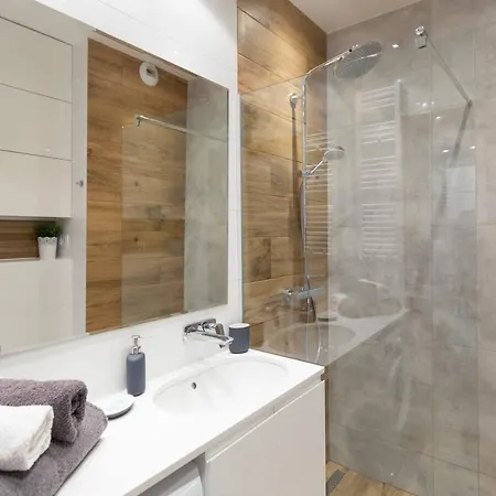 Cozy With Garden Prestigious Location Apartman